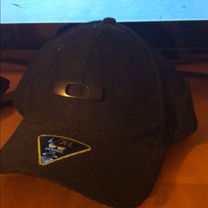 Black Oakley Tincan Hat